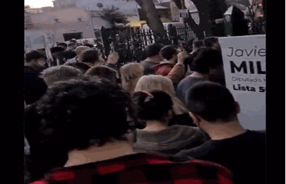 Una multitud acompañó a Milei en un acto en Liniers