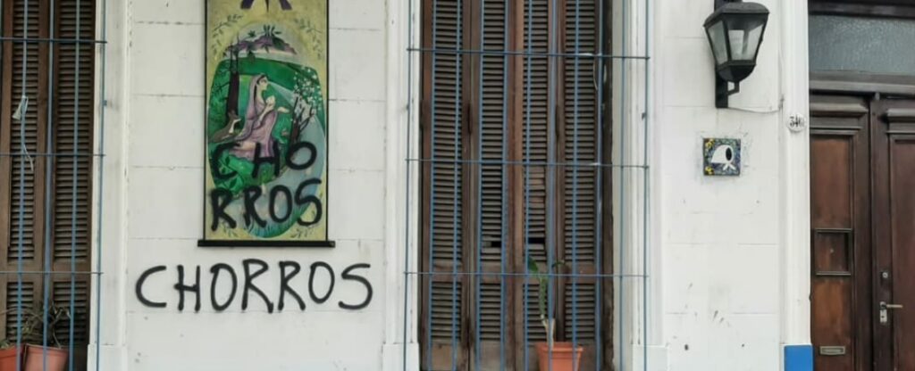 Vandalizaron otro local partidario en el Abasto