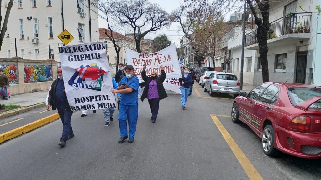 Banderazo por mejoras laborales en el Hospital Ramos Mejía