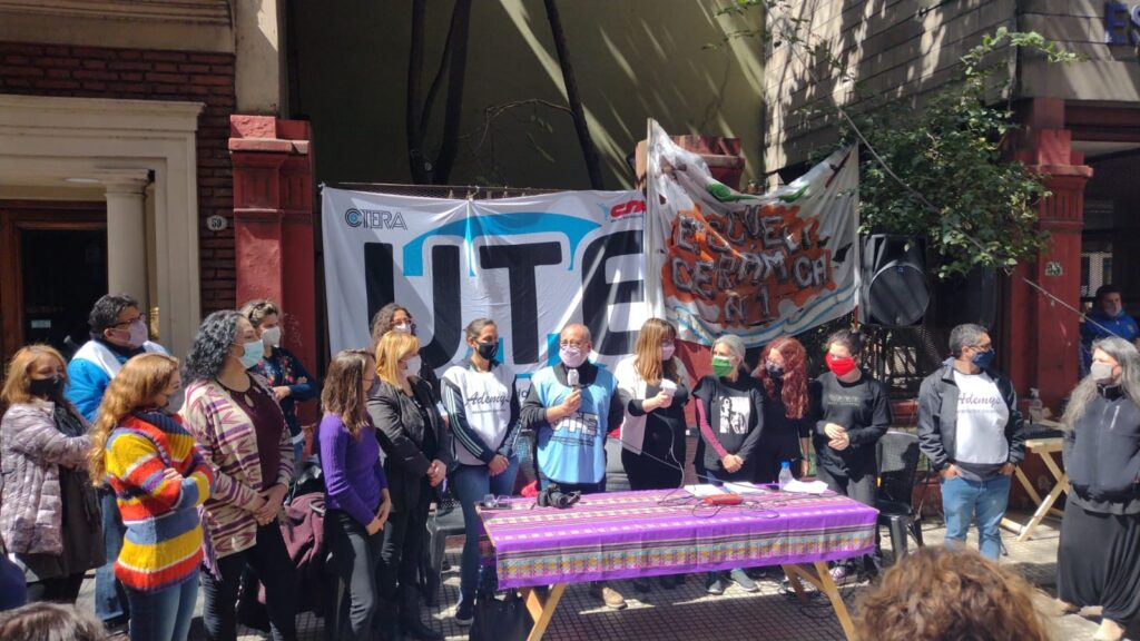 Docentes y estudiantes volvieron a pedir por la extensión de la Escuela de Cerámica de Almagro