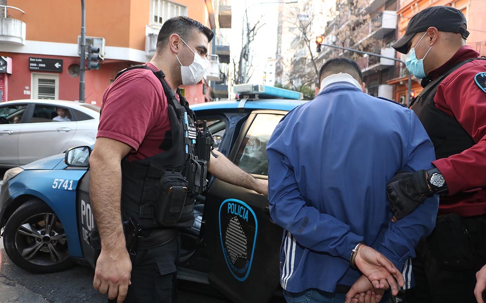 Detuvieron a tres jóvenes delincuentes por el barrio