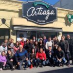 Forchieri y Borges descubrieron una placa en homenaje a los 90 años de la Confitería Artiaga en Saavedra