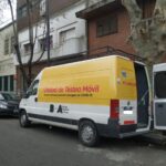 La Unidad de Testeo Móvil del DetectAR atiende en la puerta de la Asociación Villa Cerini en Arias 47