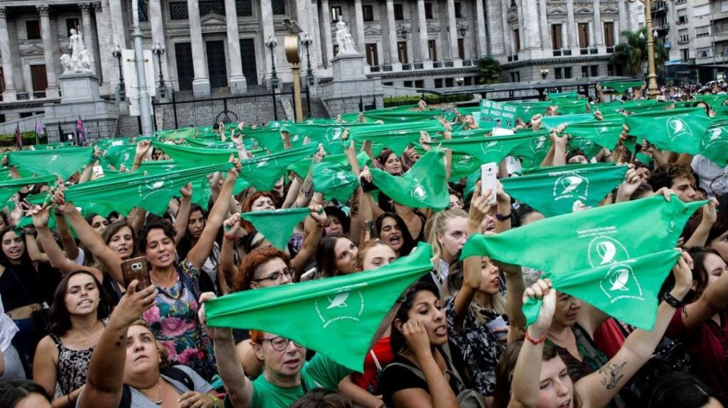 “Pañuelazo” frente al Congreso por el Día de Acción Global por el acceso al aborto Legal en América Latina y el Caribe