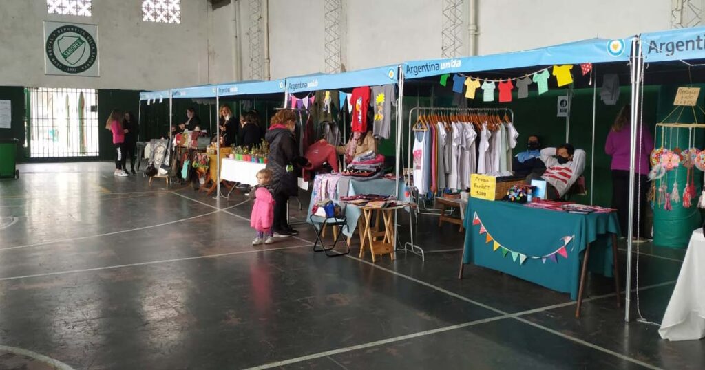 La economía popular ingresa a los clubes de barrio con Eco Social