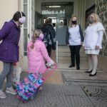 Para disminuir aislamientos en escuelas, Ciudad evalúa flexibilizar el concepto de “caso sospechoso”