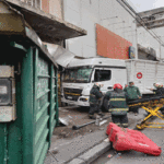 Terrible choque en pleno centro comercial de Flores