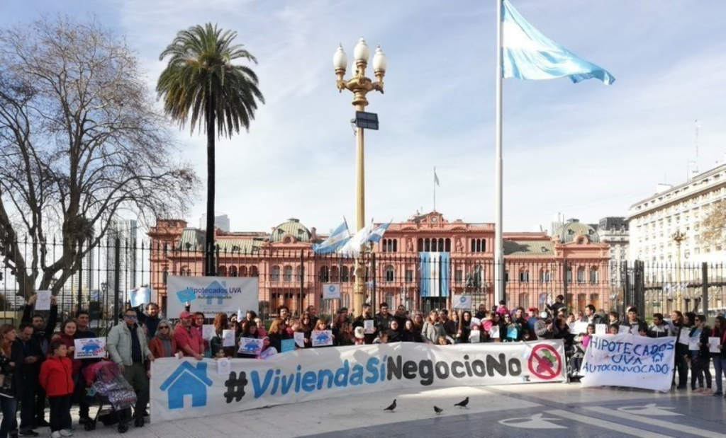 Los Hipotecados UVA vuelven a marchar a la Casa Rosada y exigen una reunión urgente con el Alberto Fernández