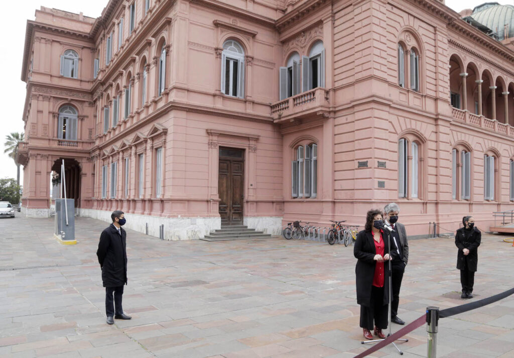 Vizzotti defendió las medidas de relajamiento pero recordó que utilizar barbijo brinda mayor protección