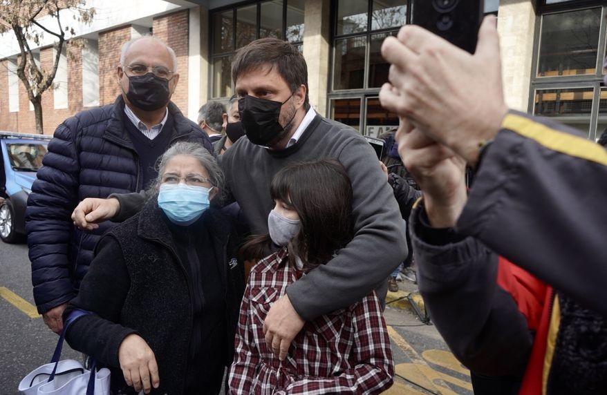 PASO: Santoro votó en San Cristóbal y Milei, en Almagro