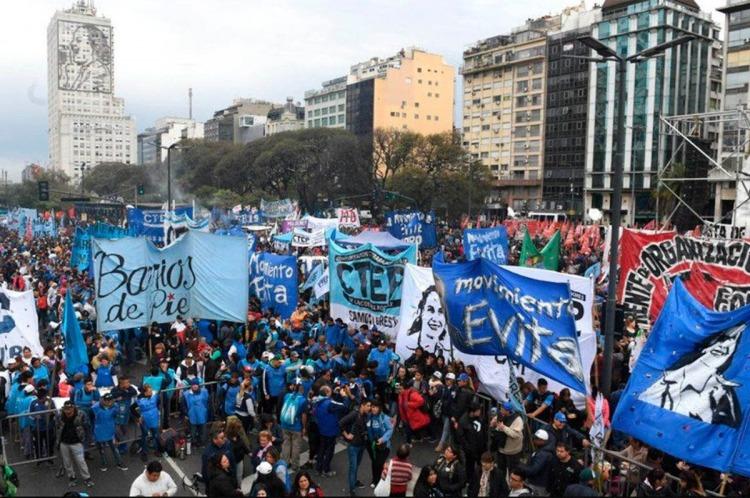 El Movimiento Evita y Barrios de Pie marchan a la Plaza de Mayo para “bancar la unidad del Frente de Todos”