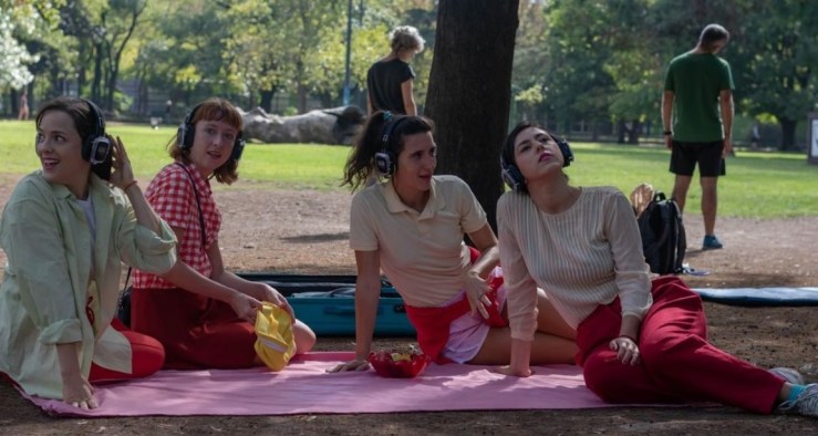 Segunda temporada de la obra teatral “Vivir en una casa prendida fuego” en el Parque Saavedra