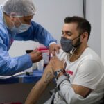 La Ciudad comenzó a aplicar la vacuna de Pfizer como segunda dosis de AstraZeneca