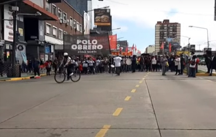 Manifestantes cortaron el tránsito en Puente Saavedra
