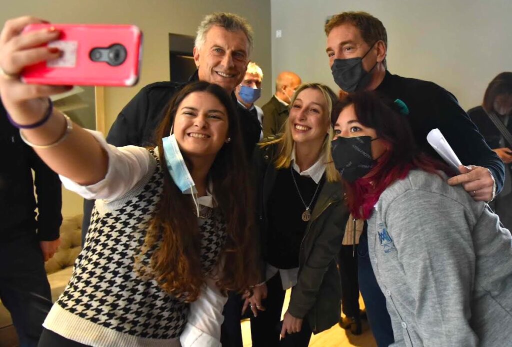 Tras la crítica por esperar los resultados en CABA, Santilli aceptó la invitación de Manes e irá a PBA