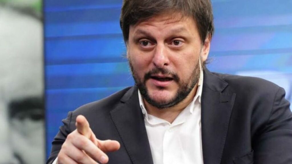 Leandro Santoro aseguró que la derrota del FdT está vinculada a la “pérdida de poder adquisitivo”