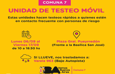 La unidad de testeo móvil de Plaza Flores al bajo autopista por lluvia