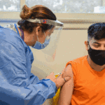 Continua la vacunación COVID-19 de pacientes adolescentes con condiciones priorizadas en el Garrahan
