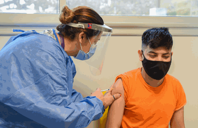 Continua la vacunación COVID-19 de pacientes adolescentes con condiciones priorizadas en el Garrahan