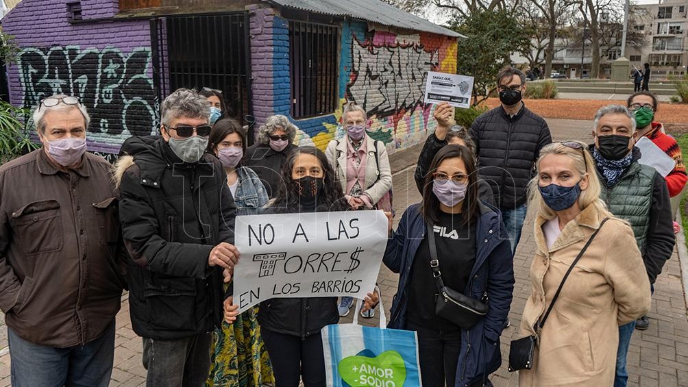 Vecinos de Villa Ortúzar alertan por un boom inmobiliario y relevaron 81 propiedades en venta y 56 en obra