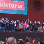 Una multitud acompañó al Presidente en su visita a Mataderos