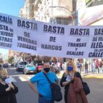 Vecinos y comerciantes cortaron calles en Once tras una batalla campal con manteros