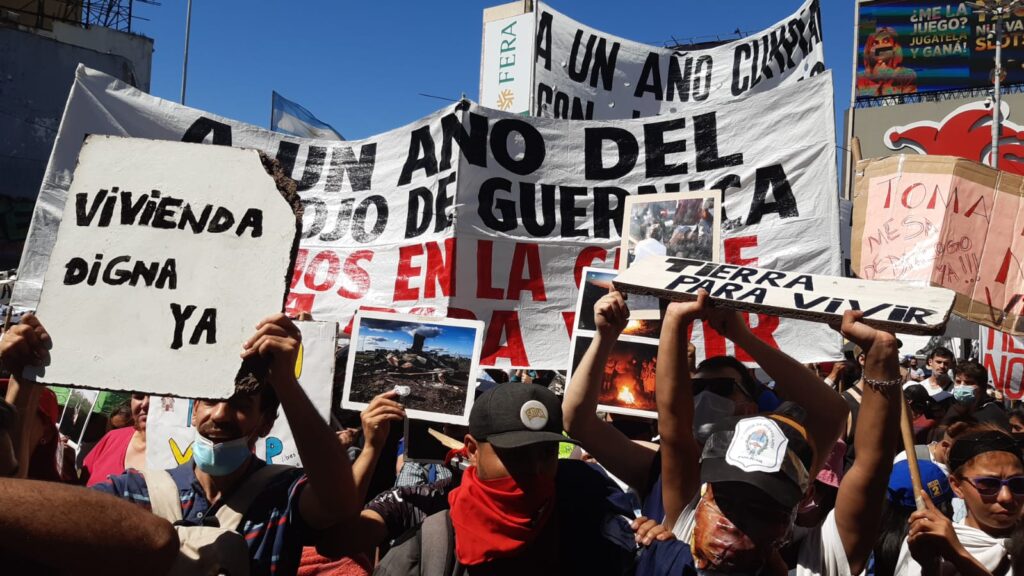 Movimientos sociales y partidos de izquierda cortaron el Puente Pueyrredón a un año del desalojo en Guernica