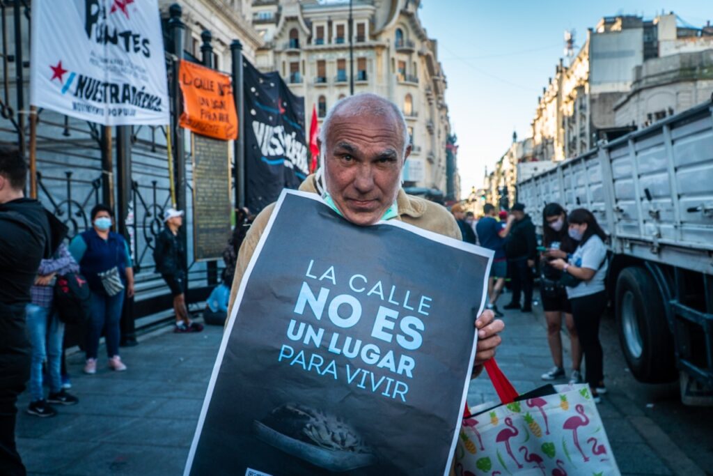 Organizaciones montaron un acampe frente al Congreso en apoyo a una ley para personas en situación de calle