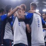 Vélez se prendió en la lucha y está en zona de copas