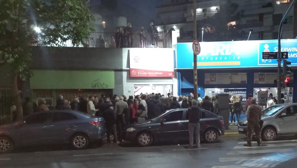 Daniel Angelici inauguró un local de la UCR en el barrio de Saavedra