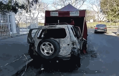 Liniers: Se incendió una camioneta por un cortocircuito, su dueño falleció