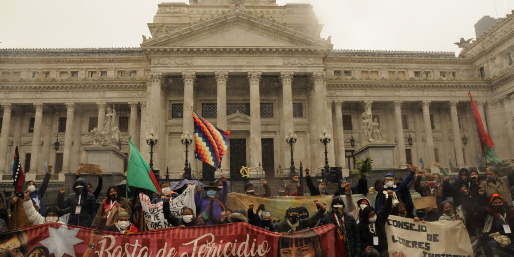 Pueblos originarios marchan desde el Obelisco al Congreso contra desalojos a comunidades indígenas