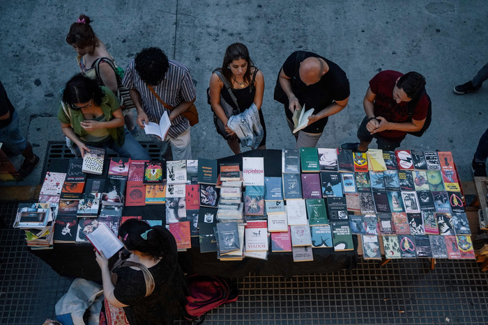 Vuelve la Noche de las Librerías en la avenida Corrientes e incluye a locales de Balvanera