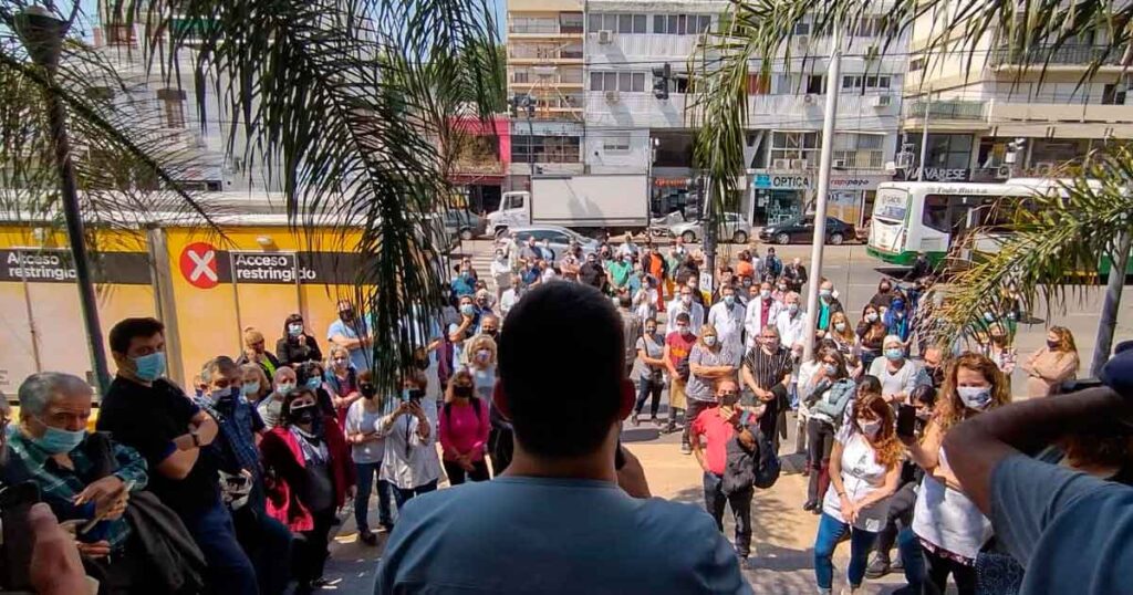 Comuna 12: Emotivo reconocimiento a lxs trabajadorxs esenciales de la Salud y la Educación en el Hospital Pirovano