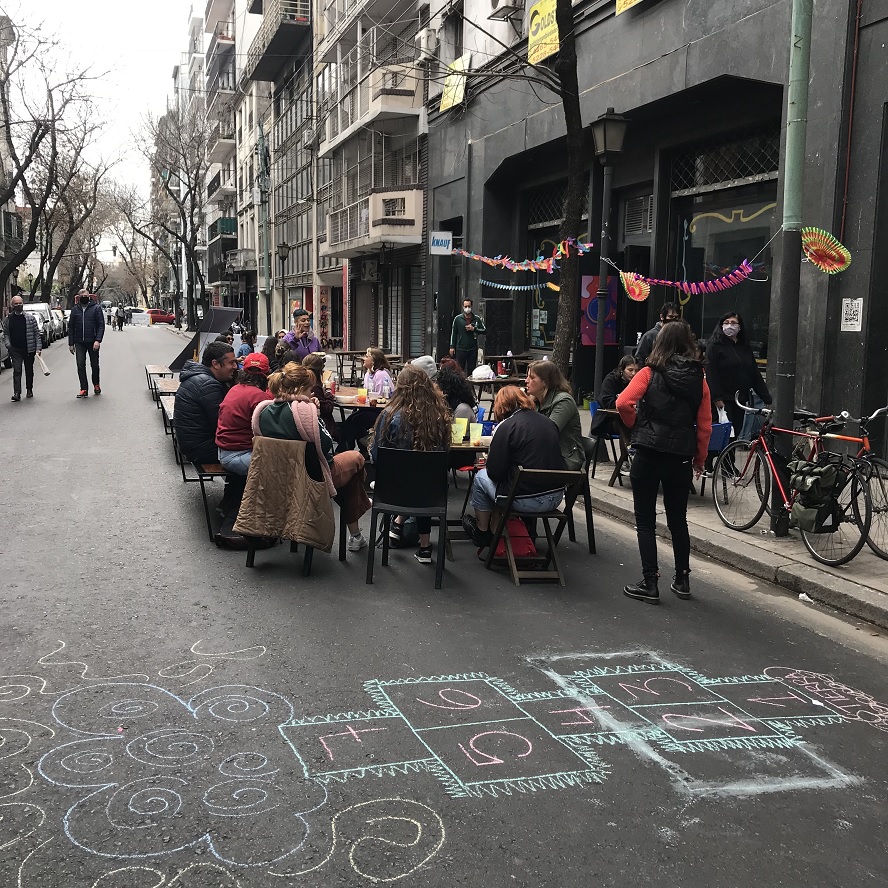 Habilitan calles culturales peatonales los fines de semana en el Abasto