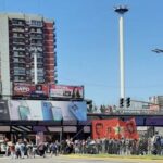 Cientos de manifestantes cortaron el Puente Saavedra en el marco de una joranda nacional piquetera