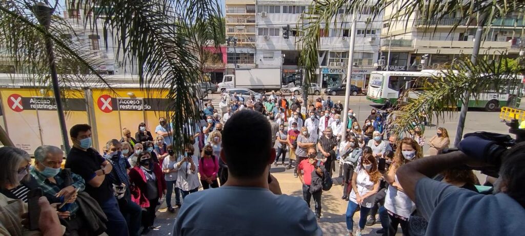 Hospital Pirovano: descubrieron una placa en “Homenaje a los trabajadores de la salud y la educación”