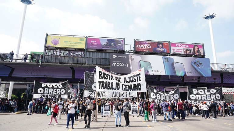 Movimientos piqueteros bloquearon los principales accesos a la Ciudad