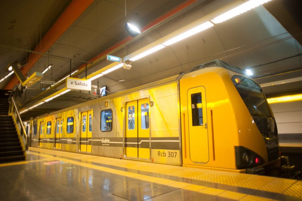 Subte: Metrodelagados levantaron molinetes contra la extensión horaria y denunciaron reducción de personal