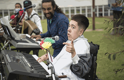 Tadeo se reencontró con la música y el Garrahan bailó al ritmo de sus “Altas Cumbias”