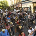 Compañeros y amigos de Lucas González exigieron justicia frente a la comisaría de Barracas
