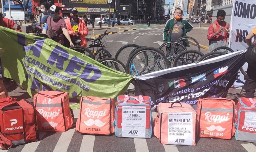Repartidores cortaron la avenida 9 de Julio frente al Obelisco y anuncian un paro para el viernes