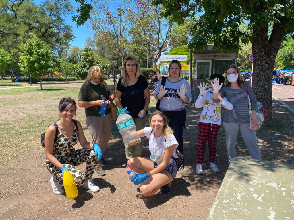 Vecinos volverán a levantar colillas en Parque Saavedra para fomentar “espacios verdes alejados de la contaminación”