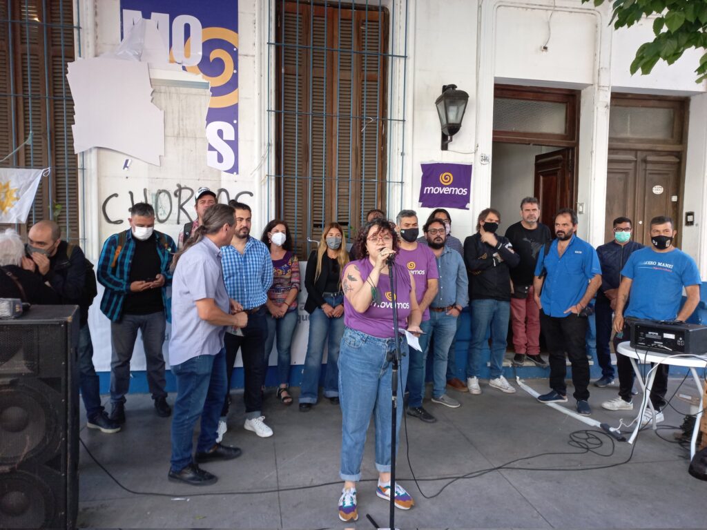 Acto de vecinos y organismos de Derechos Humanos para repudiar que rompieron un Pañuelo Blanco en la sede de Movemos del Abasto