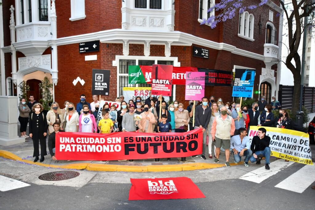 Vecinos protestaron contra una torre de 23 pisos en el Área de Protección Histórica de Palermo Chico