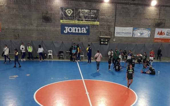 Villa Urquiza: una espectadora agredió a una deportista durante un partido de futsal femenino en el Club Pinocho
