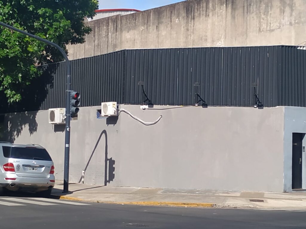 Chacarita: denuncian que Ciudad tapó un mural en homenaje a Diego Maradona hecho por vecinos