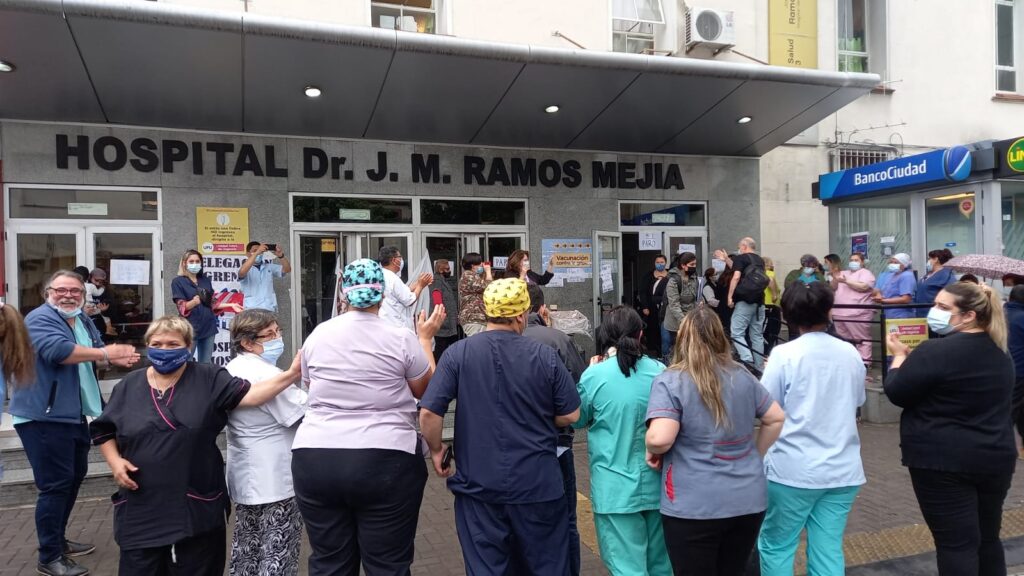 Paro en el Hospital Ramos Mejía por el despido de al menos cinco empleados contratados