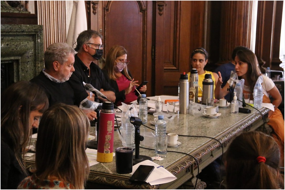 Escándalo en la Legislatura porteña: con una protesta vecinal en la puerta, el oficialismo despachó la Ley para construir una torre en Gallo y Corrientes “a pesar de que el reglamento se lo impide”, según denunció el FdT