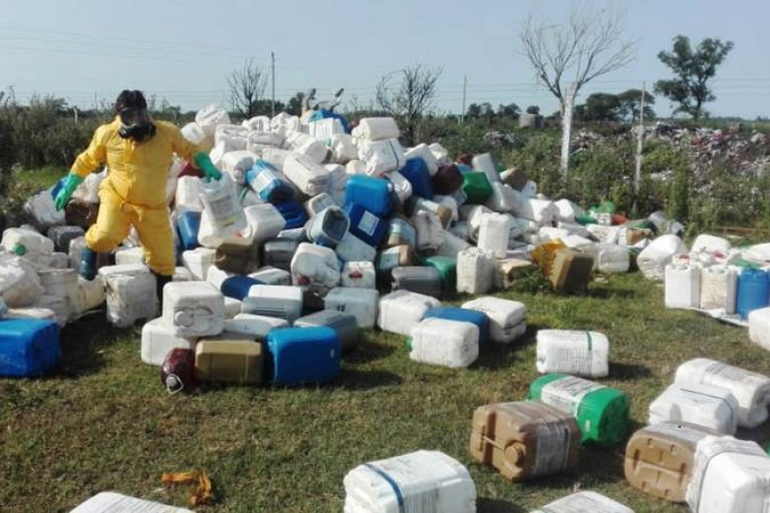 Confirman sanciones a empresas por desechar envases usados de productos agroquímicos violando normativa vigente